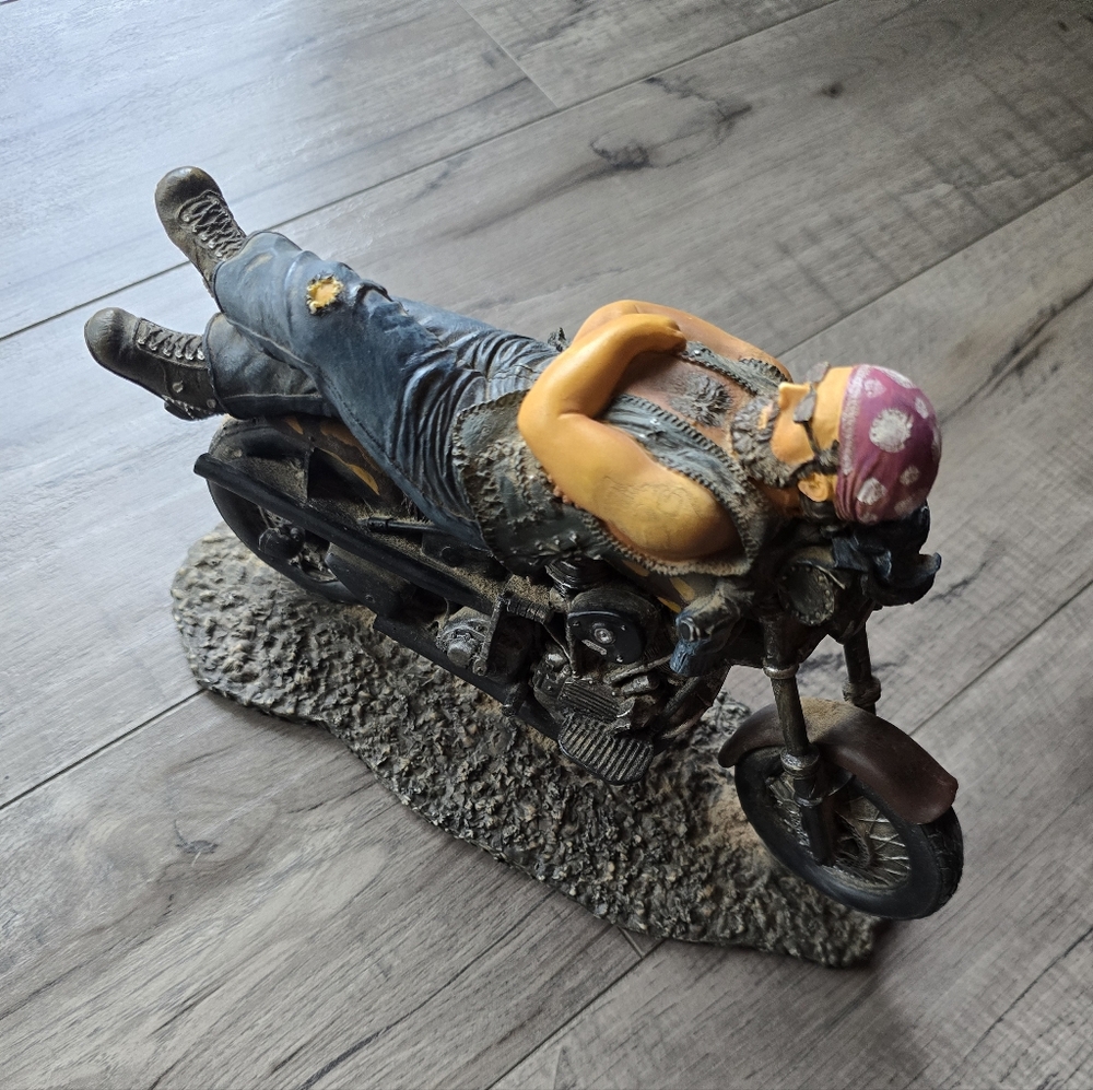 Sturgess Biker On Motorcycle Ceramic Figurine - Picture 7 of 11